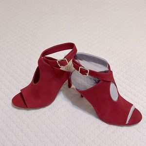 Vince Camuto VC-Aveeria Ramba Red Suede Heels Size 8 - NIB